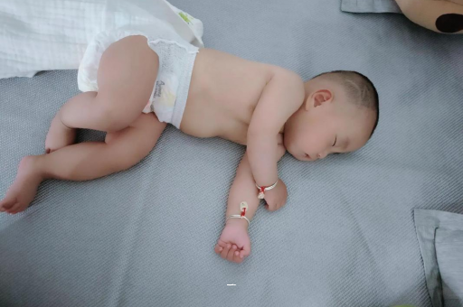 漳浦宝宝胳膊上起红疙瘩